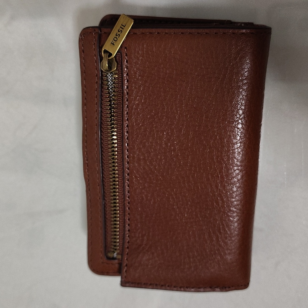 Fossil Tan Leather Wallet with Gold Accent - Picture 2 of 10